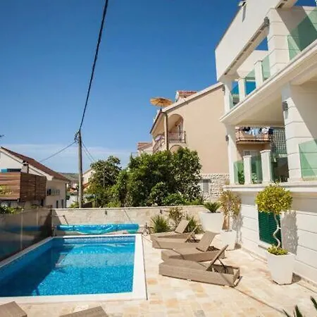 Arar Villa *