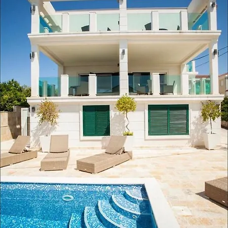 Arar Villa *